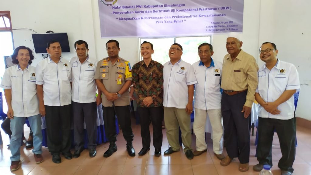 Halal Bihalal PWI Simalungun Dirangkai Penyerahan Sertifikat UKW Halal Bihalal PWI Simalungun Dirangkai Penyerahan Sertifikat UKW