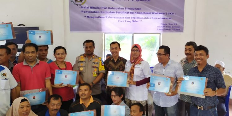 Halal Bihalal PWI Simalungun Dirangkai Penyerahan Sertifikat UKW Halal Bihalal PWI Simalungun Dirangkai Penyerahan Sertifikat UKW