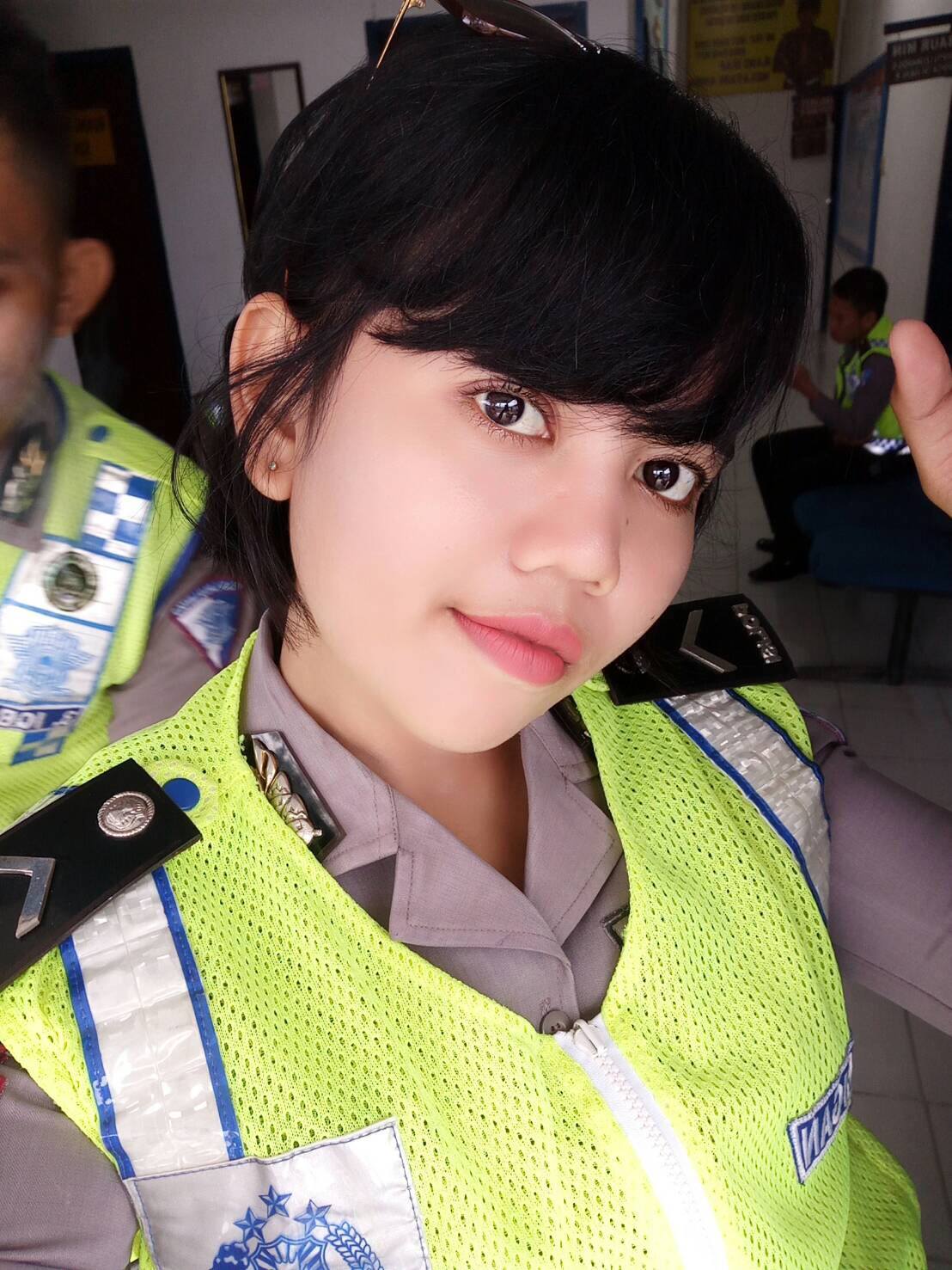 Hamil Anak Kedua, Briptu Via Ulina Tarigan, Polwan Cantik di Nisel dapat Kenaikan Pangkat Hamil Anak Kedua, Briptu Via Ulina Tarigan, Polwan Cantik di Nisel dapat Kenaikan Pangkat