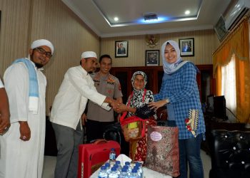 AKBP Irsan Sinuhaji, S.I.K, M.H Berikan Tiket Umroh Gratis kepada Ibu Rosidah