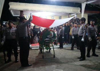 Kapolres Simalungun Jadi Perwira Upacara Pemakaman Wakapolres Labuhanbatu