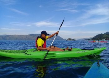 Peserta “Ekspedisi Kayak Pelajar Indonesia 2” Mulai Latihan di Perairan Danau Toba
