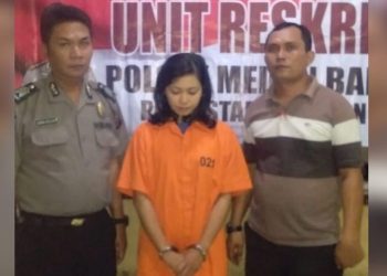 Terekam CCTV, Seorang Wanita Curi HP di Masjid saat Pengajian