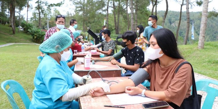 BPODT Bersama TNI-POLRI Laksanakan Serbuan Vaksinasi “Vaccine With The View” Di The Kaldera Toba Nomadic Escape