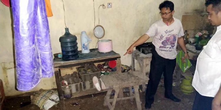 Minum Air Sabun, lalu Gantung Diri. Aksinya Direkam dan Dikirim ke Pacar