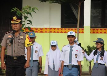 Waka Polres Lampung Barat dan 9 PJU jadi Pembina Upacara di Sekolah