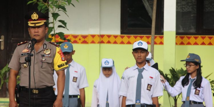 Waka Polres Lampung Barat dan 9 PJU jadi Pembina Upacara di Sekolah Waka Polres Lampung Barat dan 9 PJU jadi Pembina Upacara di Sekolah