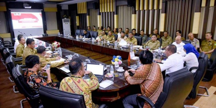Bahas Optimalisasi Pendapatan di Daerah, Wakil Walikota Siantar Hadiri Pertemuan dengan Gubsu dan Satgas KPK 
