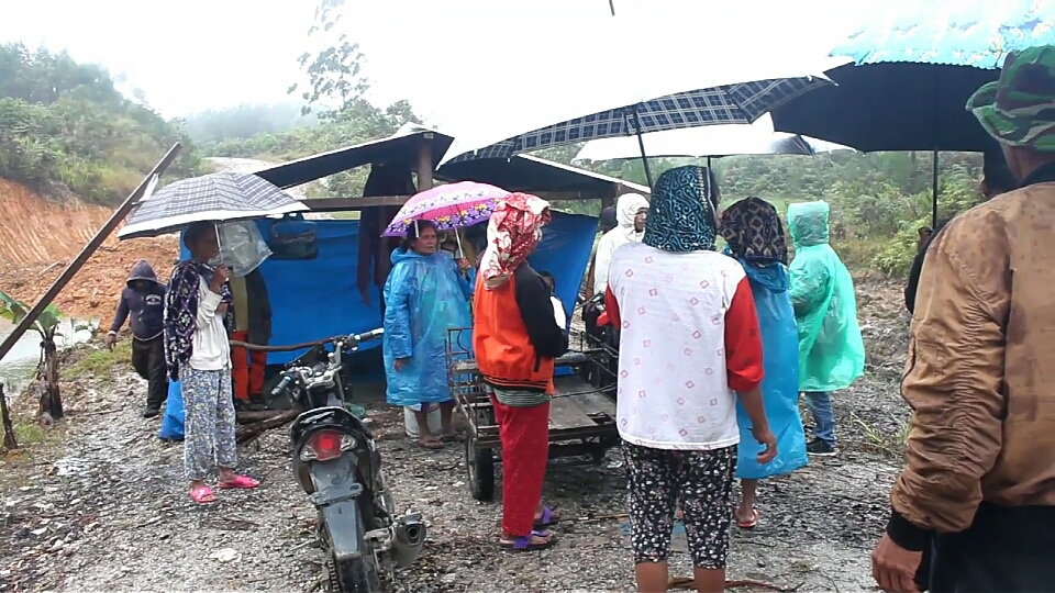 PT TPL Dituding Menyerobot Lahan, Warga Desa Aek Raja Blokir Akses Jalan PT TPL Dituding Menyerobot Lahan, Warga Desa Aek Raja Blokir Akses Jalan