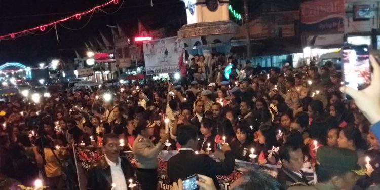Warga Tarutung Gelar Doa Bersama Untuk Korban Gempa dan Tsunami Palu