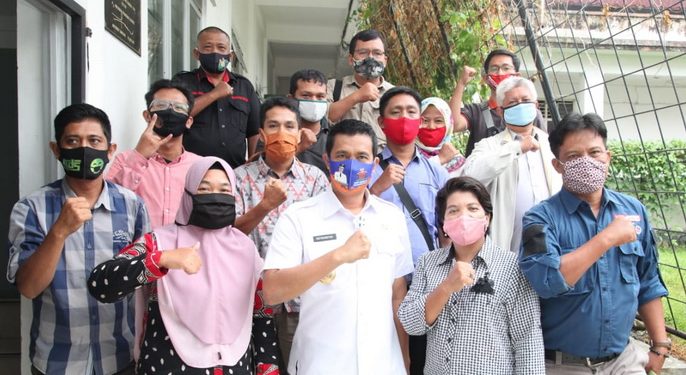 Walikota Siantar Serahkan Sertifikat kepada 15 Wartawan Berkompeten