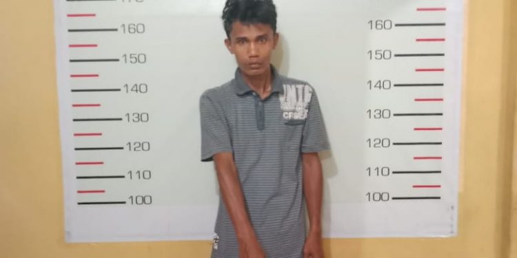 Edarkan Sabu di Warung, Pria ini Disergap Polisi Edarkan Sabu di Warung, Pria ini Disergap Polisi