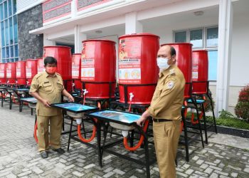 Bupati Taput kembali Salurkan Fasilitas Cuci Tangan