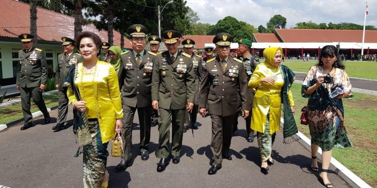 Pangdam I/BB Hadiri Wisuda Purnawira 168 Pati TNI AD di Akmil Magelang Pangdam I/BB Hadiri Wisuda Purnawira 168 Pati TNI AD di Akmil Magelang