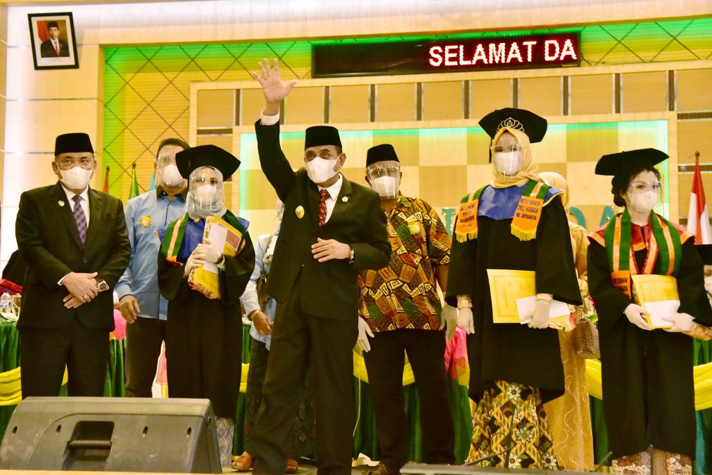 1.307 Mahasiswa Institut Kesehatan Deli Husada Diwisuda, Nurromsyah Nasution dan Putri Tami Ayudistira Raih IPK Teringgi