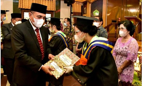 1.009 Perawat dan Apoteker dari Medistra Lubuk Pakam Diwisuda 1.009 Perawat dan Apoteker dari Medistra Lubuk Pakam Diwisuda