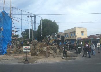 Izinnya Kadaluarsa, Billboard Maju Bersama Motor Dibongkar Satpol PP