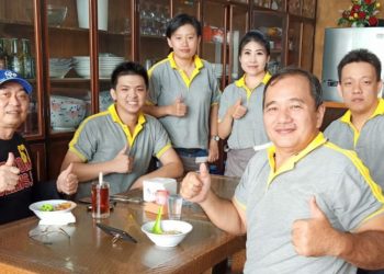 Perhimpunan Hiburan Lansia Pematangsiantar Bagikan Bubur Gratis