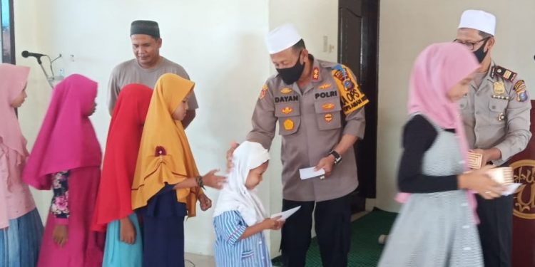 Jumat Barokah, Kapolres Pelabuhan Belawan Santuni Anak Yatim Jumat Barokah, Kapolres Pelabuhan Belawan Santuni Anak Yatim