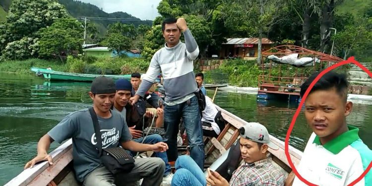 Remaja Asal Perbaungan Tenggelam di Perairan Danau Toba. Ini Video Sebelum Korban Tenggelam... Remaja Asal Perbaungan Tenggelam di Perairan Danau Toba. Ini Video Sebelum Korban Tenggelam...