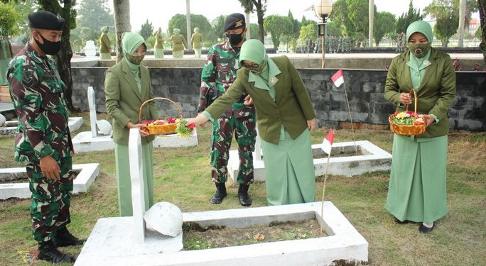 Peringati HUT ke-66 Batalyon Kavaleri 6/Naga Karimata, Ziarah ke Taman Makam Pahlawan Peringati HUT ke-66 Batalyon Kavaleri 6/Naga Karimata, Ziarah ke Taman Makam Pahlawan