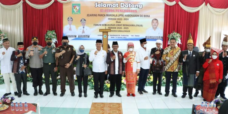 Bupati Simalungun Kukuhkan Pengurus Jejaring Panca Mandala (JPM) Habonaron Do Bona Periode 2022-2024 dan Forum Kerukunan Umat Beragama Kabupaten Simalungun Periode 2020-2025