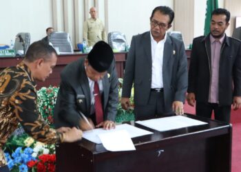 Bupati Simalungun dan Ketua DPRD Tandatangani Nota Kesepakatan Bersama KUA PPAS APBD Kab. Simalungun TA 2023