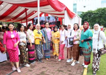 Bhayangkari Bersama Polwan Polres Simalungun ikuti Parade Kebaya Nasional tahun 2022 Menuju UNESCO 