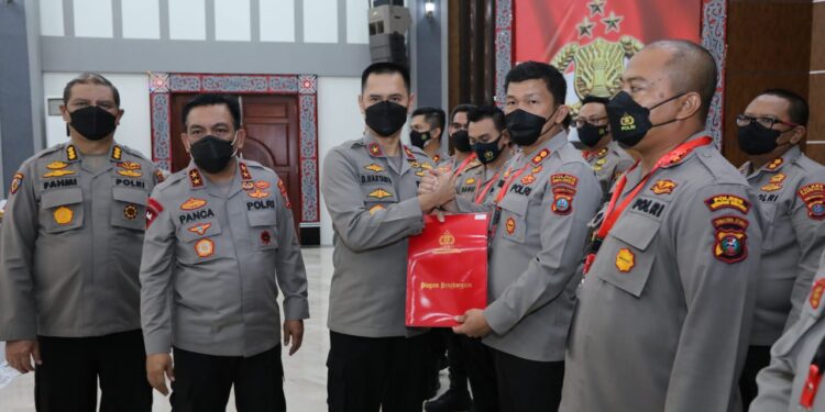 Kapolres Simalungun Terima 3 Penghargaan dari Kapolda dan Wakapolda Sumut