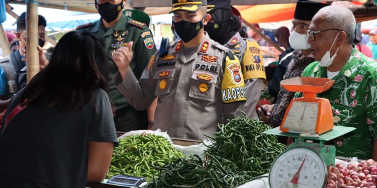 Kapolres Asahan Bersama Forkopimda Pengecekan Harga dan Ketersediaan Pasokan Sembako di Pasar Kisaran