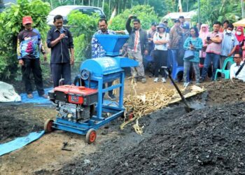 Bupati Simalungun Saksikan Demonstrasi Pembuatan Pupuk Organik