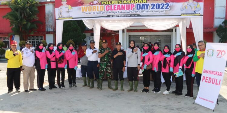 Bhayangkari Polres Asahan Hadiri Peringatan World Cleanup Day 2022