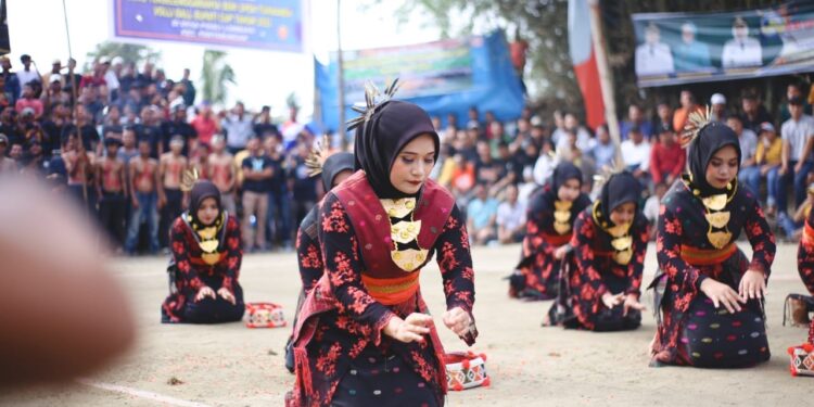 Turnamen Volly Ball Bupati CUP Tahun 2022, Sukhairi ajak Penonton Baca Alfatiha untuk Tragedi Sepakbola di Malang