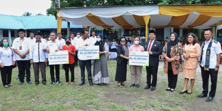 Bupati Simalungun Serahkan Santunan Kepada Ahli Waris Peserta Asuransi BPJS Ketenagakerjaan