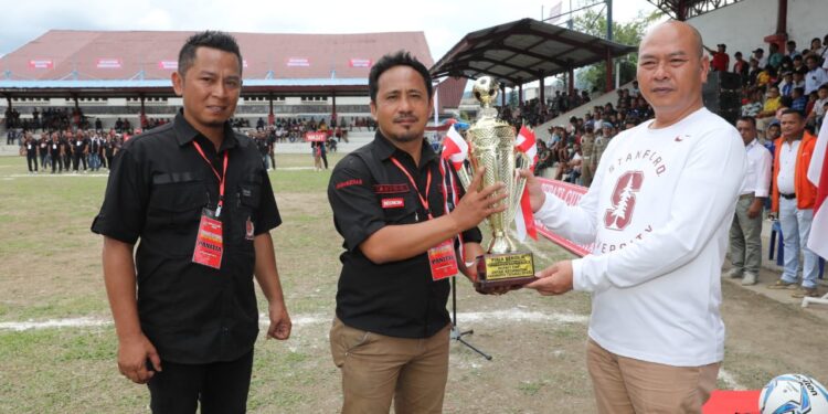 Bupati Taput Drs. Nikson Nababan, M.Si Buka Turnamen Bupati Cup