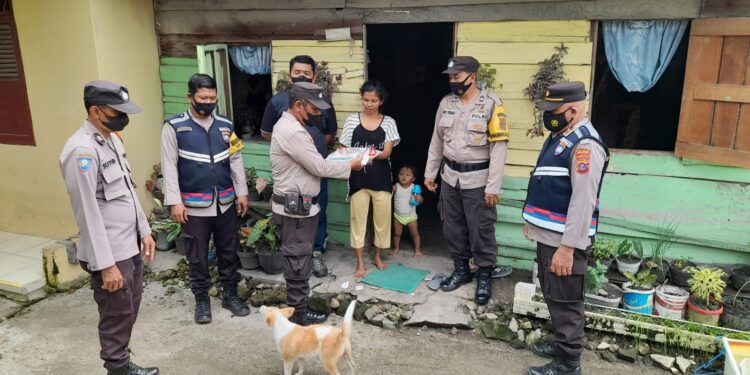 Minggu Kasih, Polsek Bangun Resor Simalungun Bagikan Sembako Kepada Masyarakat Terdampak Penyesuaian BBM