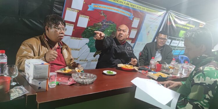Kunjungi Posko Bencana, Bupati Taput Harapkan Petugas Gerak Cepat dan Tetap Semangat