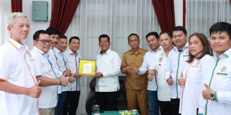 Pengurus Real Estate Indonesia Undang Bupati Radiapoh Hadiri Perayaan HUT
