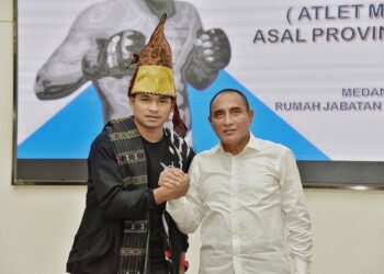 Disambut di Rumah Dinas Gubsu, Jeka Saragih Minta Edy Rahmayadi Perbaiki Jalan ke Kampungnya di Simalungun