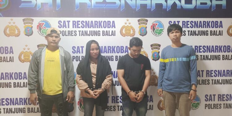 Ibu dan Anak Ditangkap Edarkan Narkoba, Rumahnya Dijadikan Lapak Jualan Sabu
