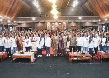 Peringatan Hari Ibu Tahun 2022 di Tapanuli Utara, Satika Simamora, SE, MM Apresiasi Tali Asih Ny. Nawal Edy Rahmayadi bersama D’Sister