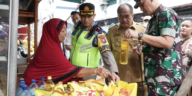 Kapolres Asahan bersama Forkopimda Lakukan Sidak Pasar Jelang Nataru