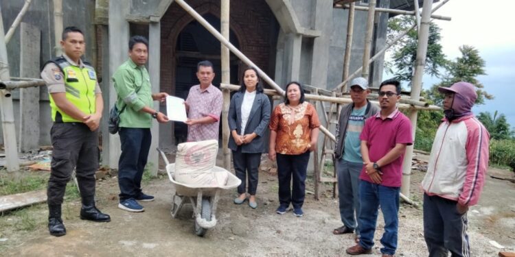 Toba Pulp Lestari Bantu Pembangunan Gereja GKPS Tambun Raya