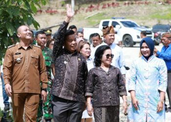 Warga Kelurahan Sipolha Horisan Syukuran Pembangunan Jalan