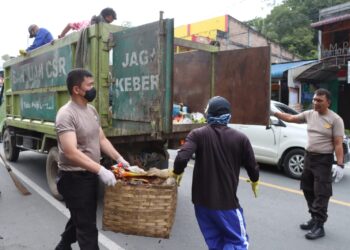 Jelang F1 H2O Jajaran Polres Simalungun Gelorakan Kegiatan Gotong Royong Kebersihan di Jalinsum