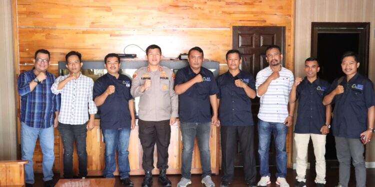 Kapolres Simalungun AKBP Ronald FC Sipayung menerima audensi pengurus dan panitia pelantikan JMSI Pematang Siantar-Simalungun