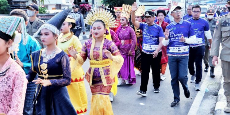 Pemkab Simalungun Adakan Giat Jalan Santai dan Kirab Budaya di Kota Parapat