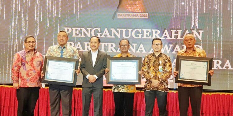Pemkab Simalungun Terima Penghargaan Paritrana Award Tahun 2022.