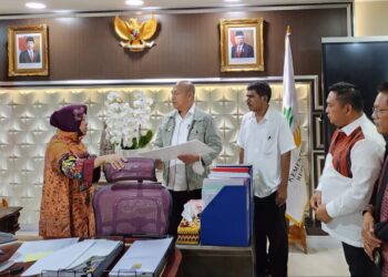 Bupati Taput Terima Bantuan Pasca Gempa dari Mensos RI  