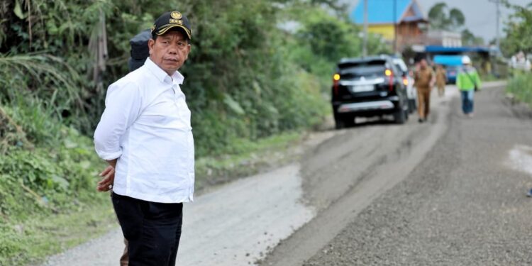 Bupati Simalungun Tinjau Perbaikan Infrastuktur Jalan Dari Simpang Raya Menuju Objek Wisata Tiga Ras